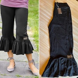 {Matilda Jane} NWT Big Ruffle crop leggings size L